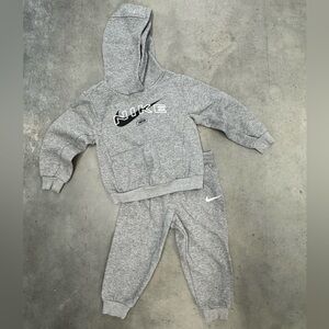 Nike Toddler Gray Hoodie & Jogger Set Size 4T